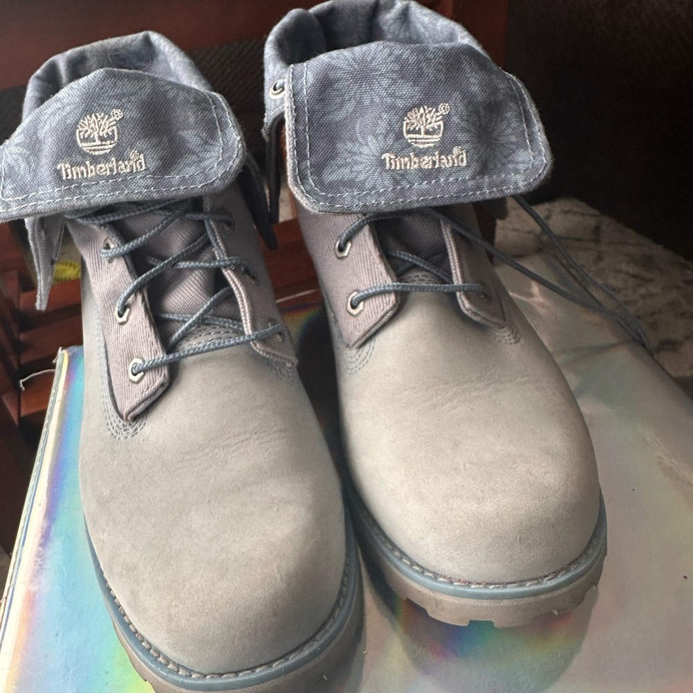 Timberlands Size 6 with floral design 🌼
